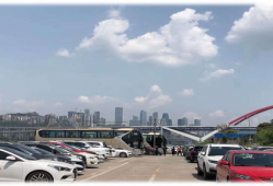 东风镇玉峰路91号附近直播,繁华都市中的静谧角落”